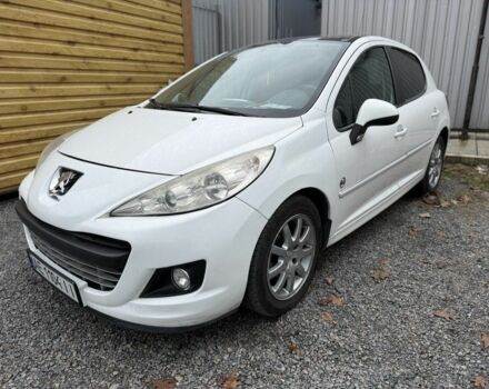 Белый Пежо 207, объемом двигателя 1.6 л и пробегом 180 тыс. км за 5200 $, фото 3 на Automoto.ua