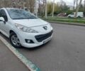 Белый Пежо 207, объемом двигателя 1.4 л и пробегом 197 тыс. км за 4300 $, фото 1 на Automoto.ua