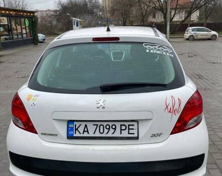 Белый Пежо 207, объемом двигателя 1.4 л и пробегом 262 тыс. км за 5000 $, фото 4 на Automoto.ua