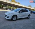 Белый Пежо 207, объемом двигателя 1.36 л и пробегом 200 тыс. км за 3800 $, фото 4 на Automoto.ua