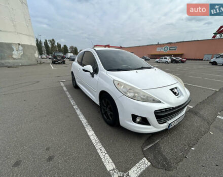 Белый Пежо 207, объемом двигателя 1.36 л и пробегом 192 тыс. км за 5200 $, фото 2 на Automoto.ua
