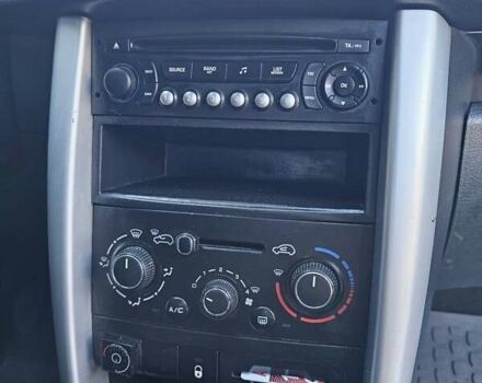 Пежо 207 2011 в Киеве на Automoto.ua Белый Пежо 207, объемом двигателя 1.36 л и пробегом 200 тыс. км за 3600 $, фото 17 на Automoto.ua