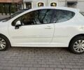 Белый Пежо 207, объемом двигателя 1.36 л и пробегом 248 тыс. км за 3800 $, фото 1 на Automoto.ua