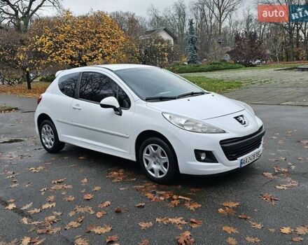 Белый Пежо 207, объемом двигателя 1.36 л и пробегом 200 тыс. км за 3500 $, фото 8 на Automoto.ua