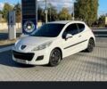 Белый Пежо 207, объемом двигателя 1.36 л и пробегом 278 тыс. км за 3500 $, фото 12 на Automoto.ua