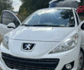 Белый Пежо 207, объемом двигателя 1.36 л и пробегом 220 тыс. км за 5100 $, фото 1 на Automoto.ua
