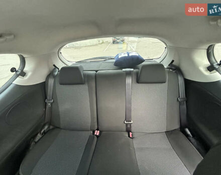 Белый Пежо 207, объемом двигателя 1.36 л и пробегом 192 тыс. км за 5200 $, фото 8 на Automoto.ua