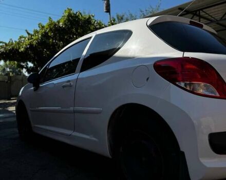 Белый Пежо 207, объемом двигателя 1.36 л и пробегом 177 тыс. км за 3800 $, фото 2 на Automoto.ua