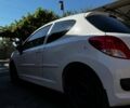 Белый Пежо 207, объемом двигателя 1.36 л и пробегом 177 тыс. км за 3800 $, фото 2 на Automoto.ua