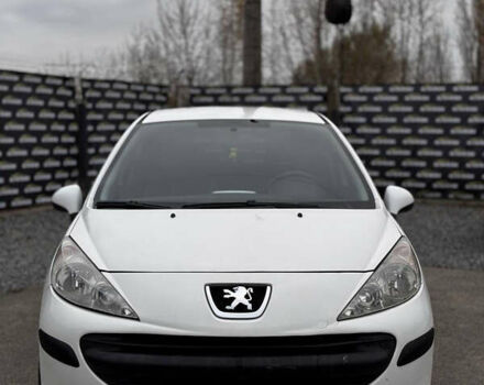 Пежо 207 2011 в Киеве на Automoto.ua Белый Пежо 207, объемом двигателя 1.36 л и пробегом 141 тыс. км за 3950 $, фото 1 на Automoto.ua