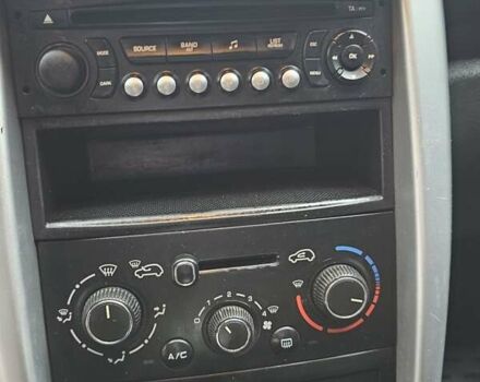 Белый Пежо 207, объемом двигателя 1.36 л и пробегом 200 тыс. км за 3500 $, фото 19 на Automoto.ua