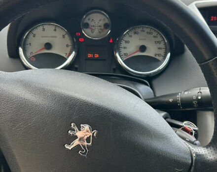 Белый Пежо 207, объемом двигателя 1.36 л и пробегом 220 тыс. км за 5100 $, фото 9 на Automoto.ua