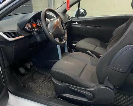Білий Пежо 207, об'ємом двигуна 1.36 л та пробігом 142 тис. км за 4100 $, фото 12 на Automoto.ua