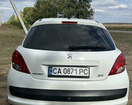 Белый Пежо 207, объемом двигателя 1.36 л и пробегом 220 тыс. км за 5100 $, фото 10 на Automoto.ua