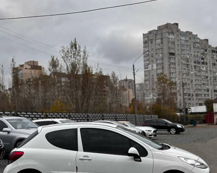 Пежо 207 2011 в Киеве на Automoto.ua Белый Пежо 207, объемом двигателя 1.36 л и пробегом 141 тыс. км за 3950 $, фото 7 на Automoto.ua