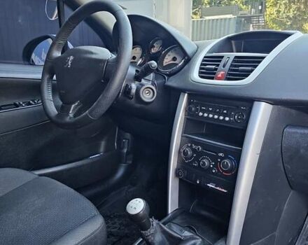 Пежо 207 2011 в Киеве на Automoto.ua Белый Пежо 207, объемом двигателя 1.36 л и пробегом 200 тыс. км за 3600 $, фото 15 на Automoto.ua