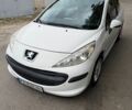 Белый Пежо 207, объемом двигателя 1.36 л и пробегом 150 тыс. км за 3700 $, фото 1 на Automoto.ua
