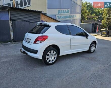 Пежо 207 2011 в Киеве на Automoto.ua Белый Пежо 207, объемом двигателя 1.36 л и пробегом 200 тыс. км за 3600 $, фото 4 на Automoto.ua