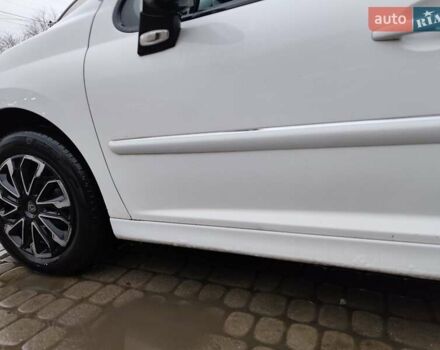 Белый Пежо 207, объемом двигателя 1.4 л и пробегом 262 тыс. км за 5000 $, фото 8 на Automoto.ua