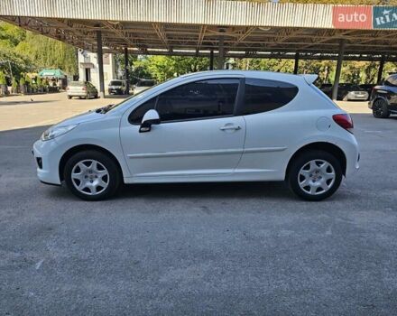 Пежо 207 2011 в Киеве на Automoto.ua Белый Пежо 207, объемом двигателя 1.36 л и пробегом 200 тыс. км за 3600 $, фото 2 на Automoto.ua