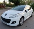 Белый Пежо 207, объемом двигателя 1.4 л и пробегом 211 тыс. км за 5700 $, фото 1 на Automoto.ua