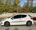 Белый Пежо 207, объемом двигателя 1.4 л и пробегом 273 тыс. км за 3500 $, фото 6 на Automoto.ua