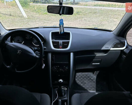 Белый Пежо 207, объемом двигателя 1.36 л и пробегом 220 тыс. км за 5100 $, фото 21 на Automoto.ua