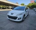 Белый Пежо 207, объемом двигателя 1.36 л и пробегом 200 тыс. км за 3800 $, фото 1 на Automoto.ua