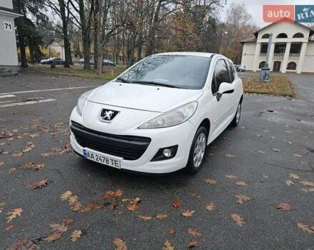 Белый Пежо 207, объемом двигателя 1.36 л и пробегом 200 тыс. км за 3500 $, фото 10 на Automoto.ua