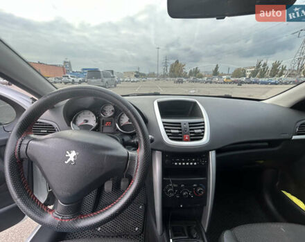 Белый Пежо 207, объемом двигателя 1.36 л и пробегом 192 тыс. км за 5200 $, фото 5 на Automoto.ua