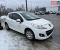 Белый Пежо 207, объемом двигателя 1.36 л и пробегом 200 тыс. км за 3300 $, фото 1 на Automoto.ua