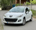 Білий Пежо 207, об'ємом двигуна 1.36 л та пробігом 160 тис. км за 5500 $, фото 2 на Automoto.ua