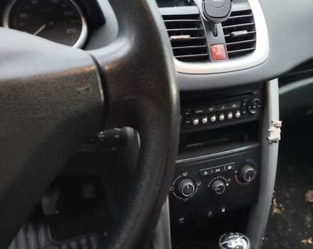 Белый Пежо 207, объемом двигателя 1.4 л и пробегом 262 тыс. км за 5000 $, фото 15 на Automoto.ua