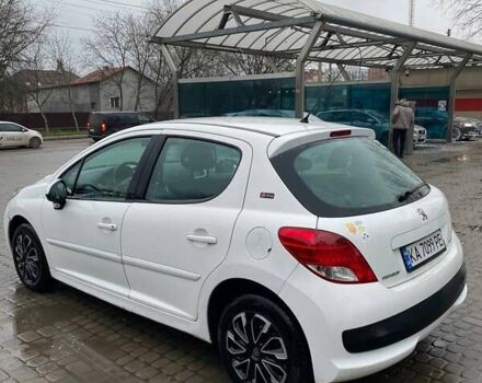 Белый Пежо 207, объемом двигателя 1.4 л и пробегом 262 тыс. км за 5000 $, фото 3 на Automoto.ua