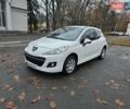 Белый Пежо 207, объемом двигателя 1.36 л и пробегом 200 тыс. км за 3500 $, фото 1 на Automoto.ua