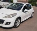 Белый Пежо 207, объемом двигателя 1.6 л и пробегом 215 тыс. км за 5050 $, фото 1 на Automoto.ua
