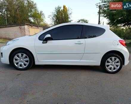 Белый Пежо 207, объемом двигателя 1.4 л и пробегом 211 тыс. км за 5700 $, фото 9 на Automoto.ua