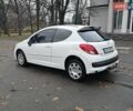 Белый Пежо 207, объемом двигателя 1.36 л и пробегом 200 тыс. км за 3500 $, фото 3 на Automoto.ua