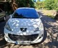 Белый Пежо 207, объемом двигателя 1.4 л и пробегом 220 тыс. км за 5800 $, фото 1 на Automoto.ua
