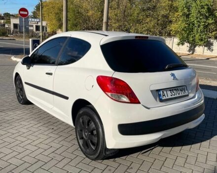 Белый Пежо 207, объемом двигателя 1.4 л и пробегом 273 тыс. км за 3500 $, фото 4 на Automoto.ua