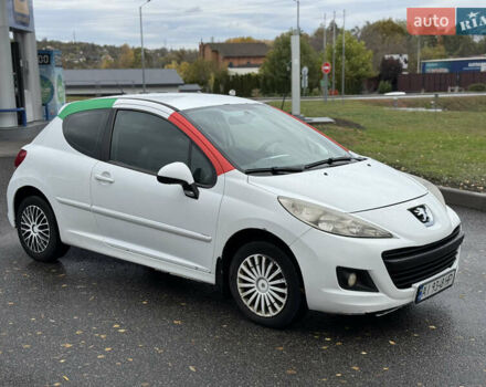 Белый Пежо 207, объемом двигателя 1.4 л и пробегом 312 тыс. км за 3600 $, фото 10 на Automoto.ua