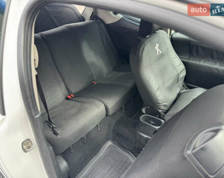 Белый Пежо 207, объемом двигателя 1.4 л и пробегом 312 тыс. км за 3600 $, фото 15 на Automoto.ua