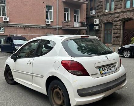 Білий Пежо 207, об'ємом двигуна 1.36 л та пробігом 270 тис. км за 3600 $, фото 3 на Automoto.ua