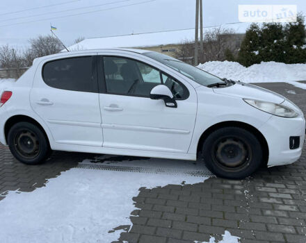 Білий Пежо 207, об'ємом двигуна 1.4 л та пробігом 140 тис. км за 5000 $, фото 4 на Automoto.ua