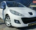 Белый Пежо 207, объемом двигателя 1.4 л и пробегом 300 тыс. км за 4500 $, фото 2 на Automoto.ua