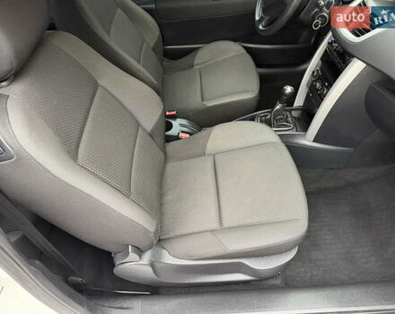 Белый Пежо 207, объемом двигателя 1.4 л и пробегом 164 тыс. км за 4750 $, фото 22 на Automoto.ua