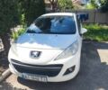 Белый Пежо 207, объемом двигателя 1.4 л и пробегом 200 тыс. км за 3700 $, фото 1 на Automoto.ua