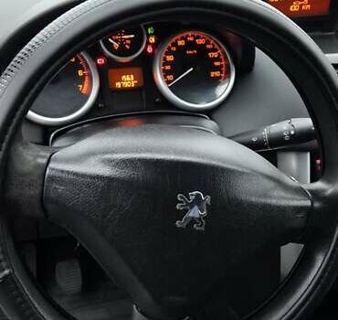 Белый Пежо 207, объемом двигателя 1.36 л и пробегом 197 тыс. км за 3700 $, фото 6 на Automoto.ua