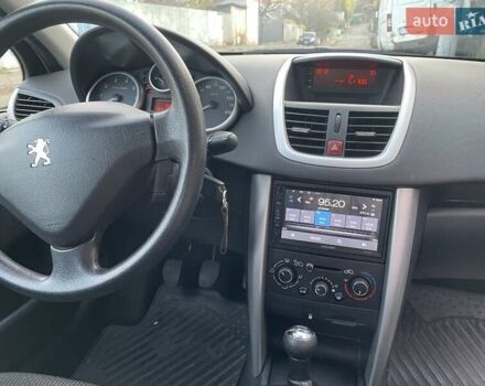 Белый Пежо 207, объемом двигателя 1.36 л и пробегом 156 тыс. км за 4400 $, фото 13 на Automoto.ua