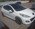 Белый Пежо 207, объемом двигателя 1.4 л и пробегом 300 тыс. км за 4500 $, фото 1 на Automoto.ua